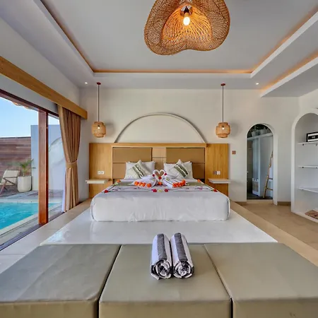 Moontana Beachfront Villa Batununggul Exterior photo