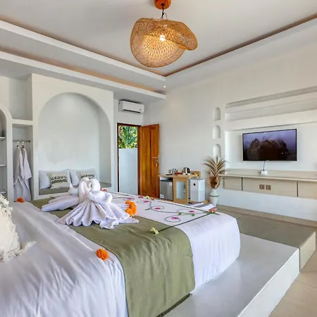 Moontana Beachfront Villa Batununggul Exterior photo
