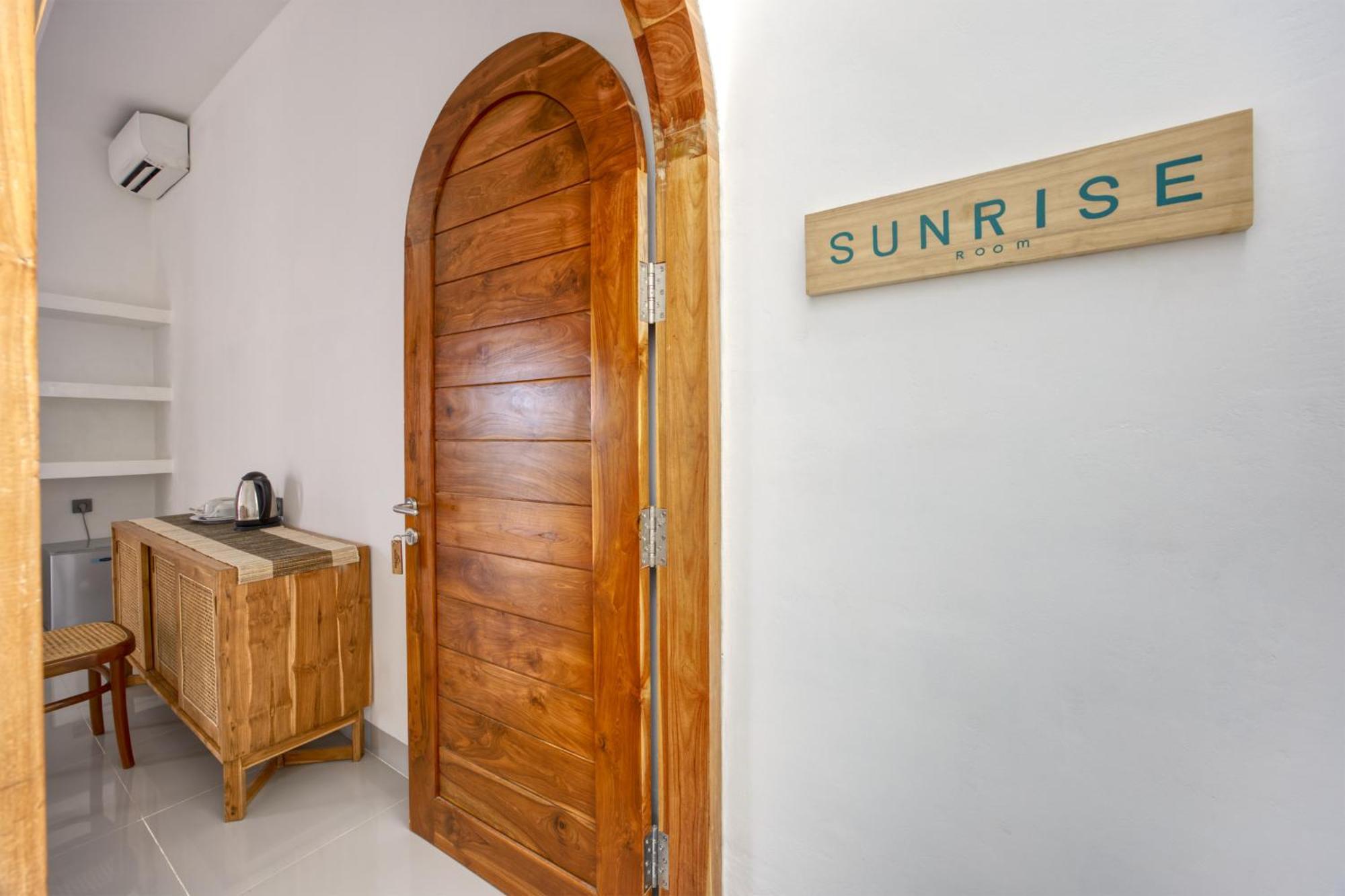 Moontana Beachfront Villa Batununggul