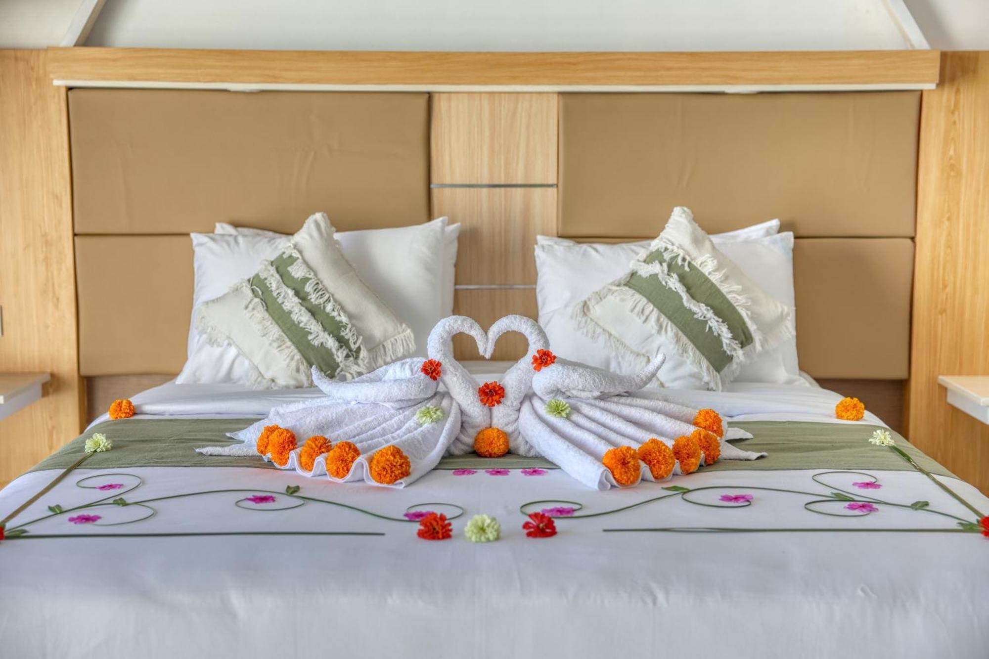 Moontana Beachfront Villa Batununggul