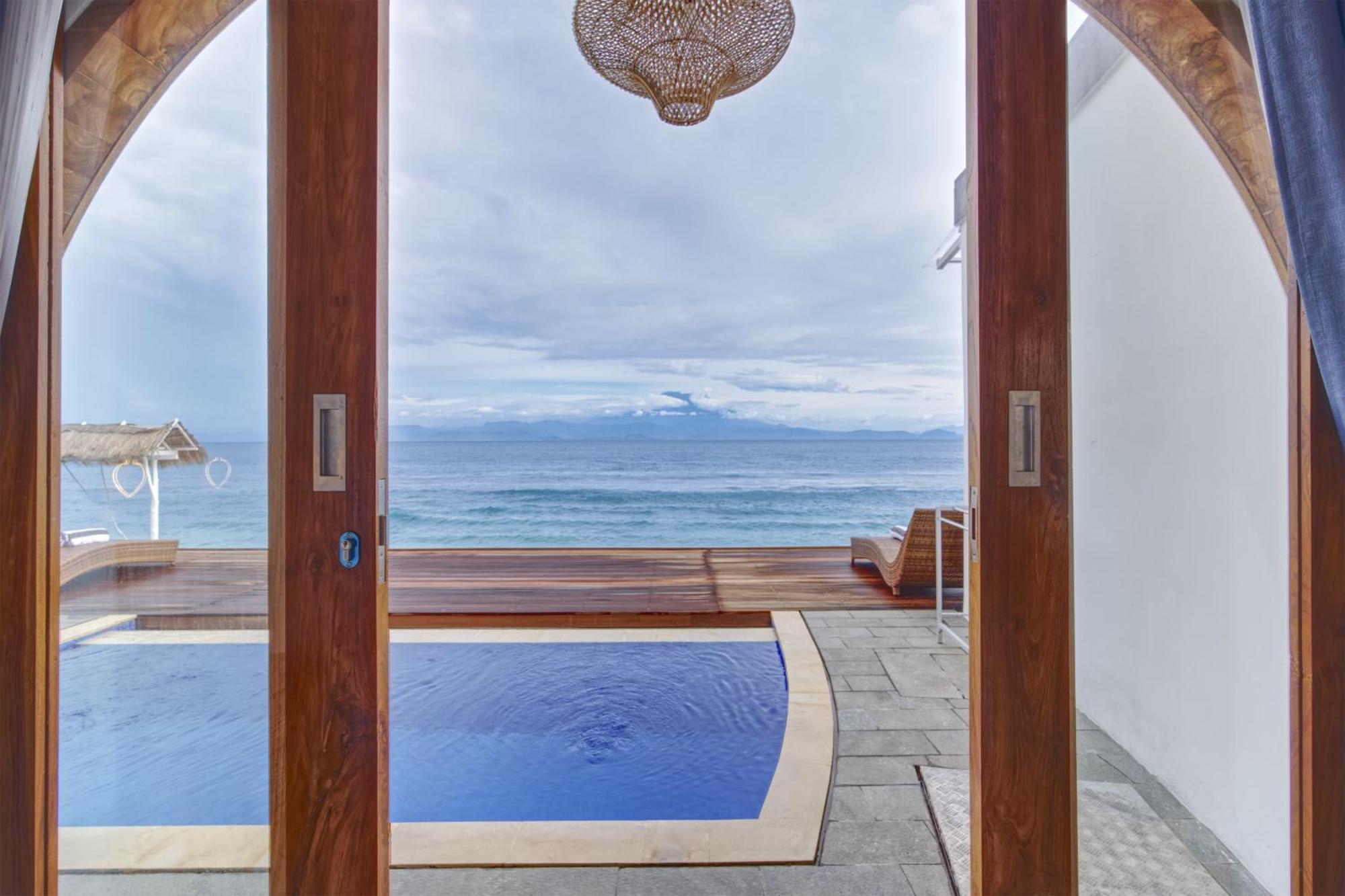 Villa Moontana Beachfront Batununggul