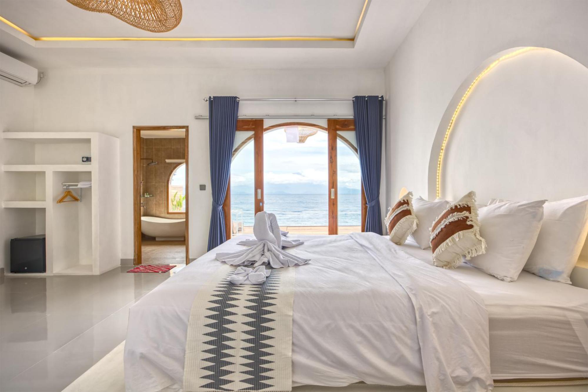 Moontana Beachfront Villa *