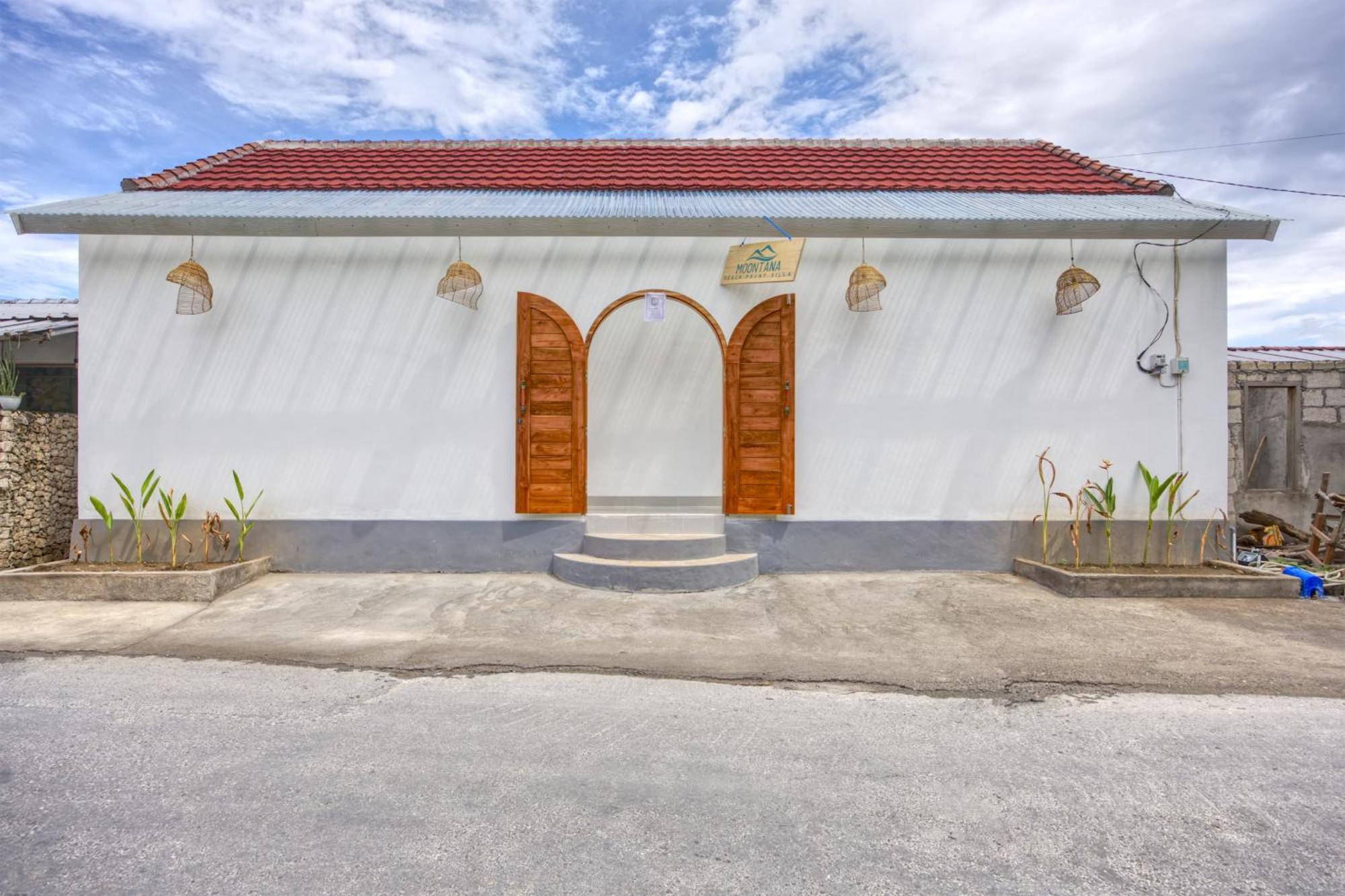 Moontana Beachfront Batununggul