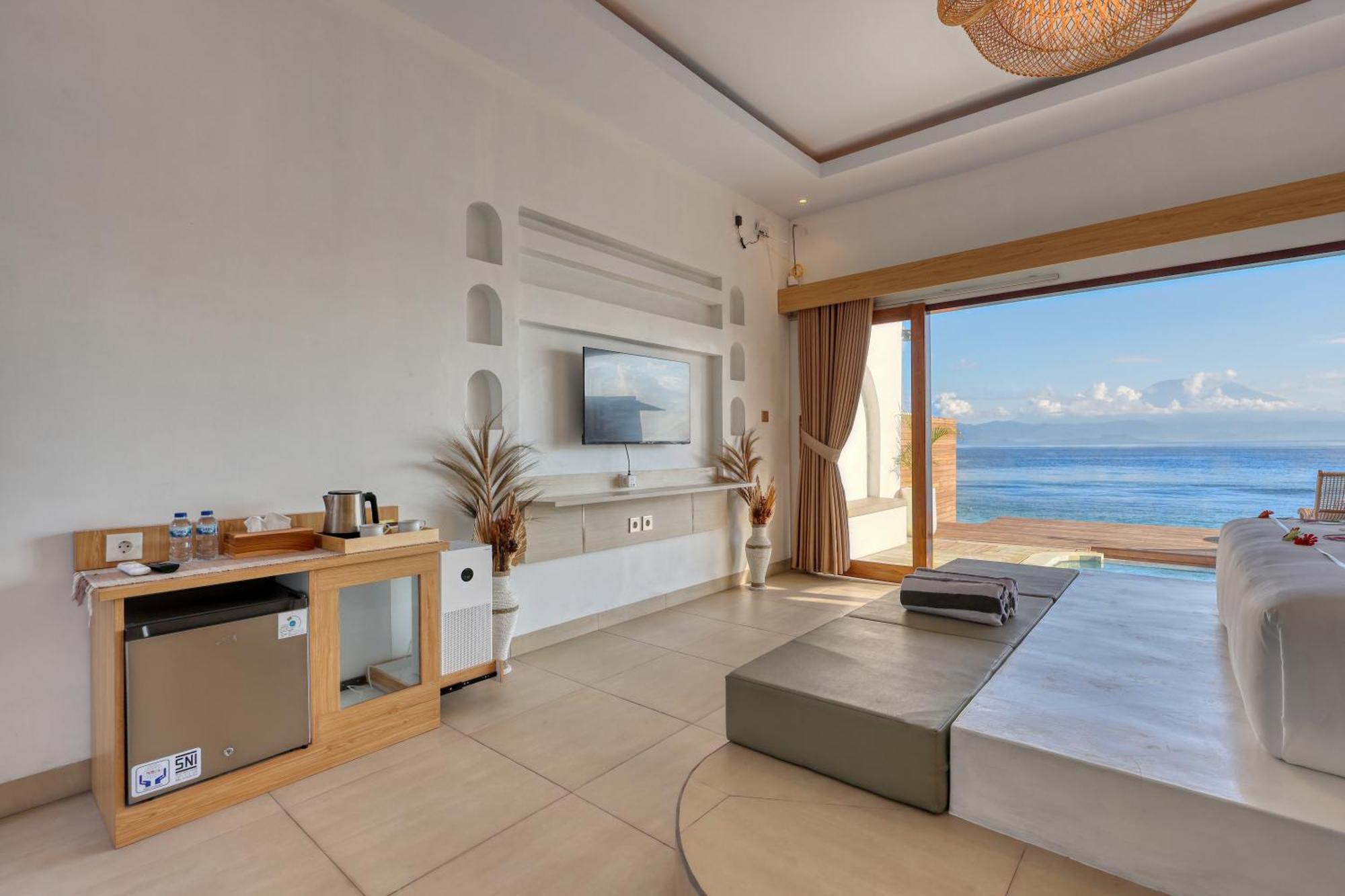 Moontana Beachfront Villa Batununggul