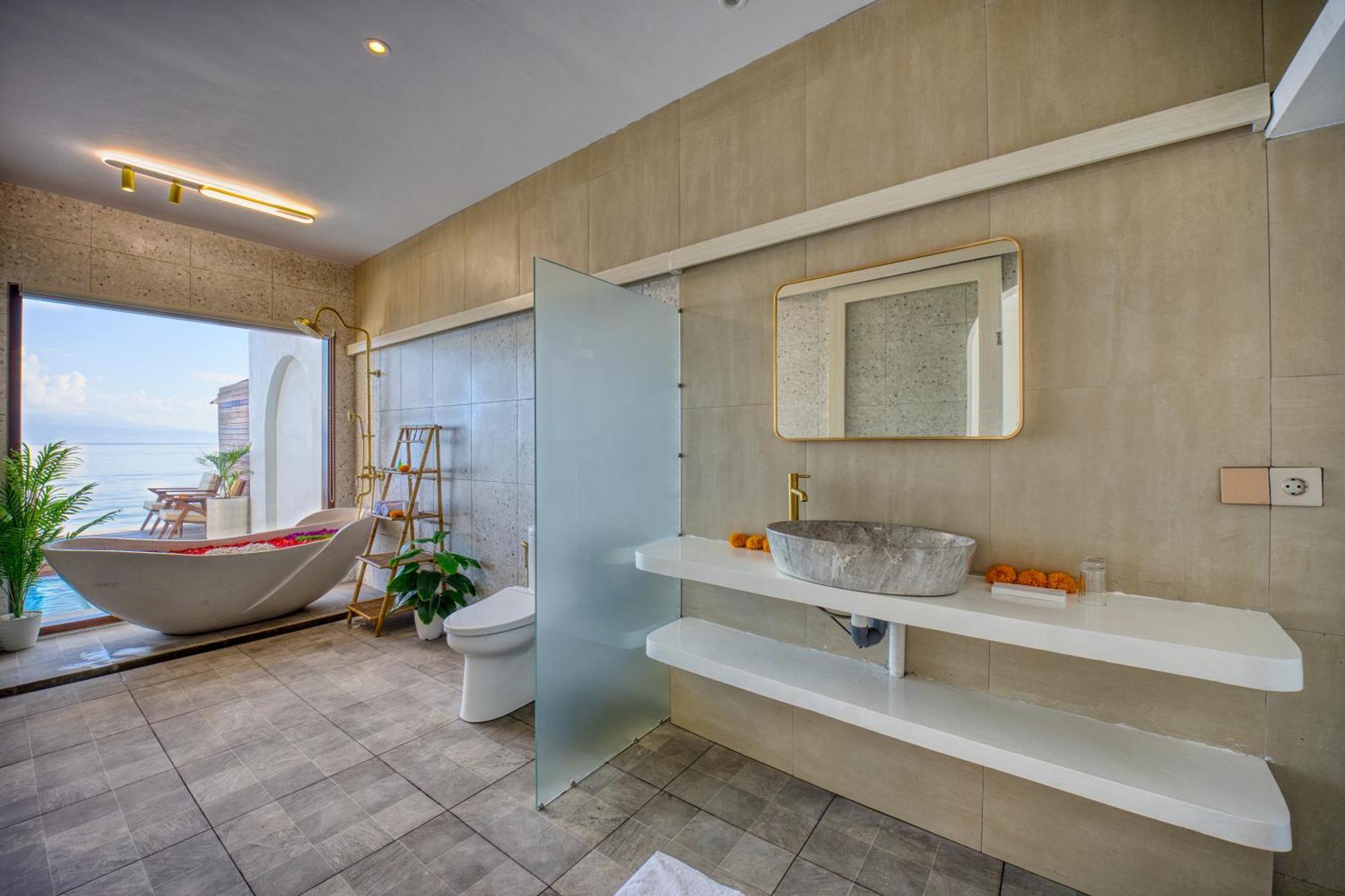 Moontana Beachfront Villa Batununggul
